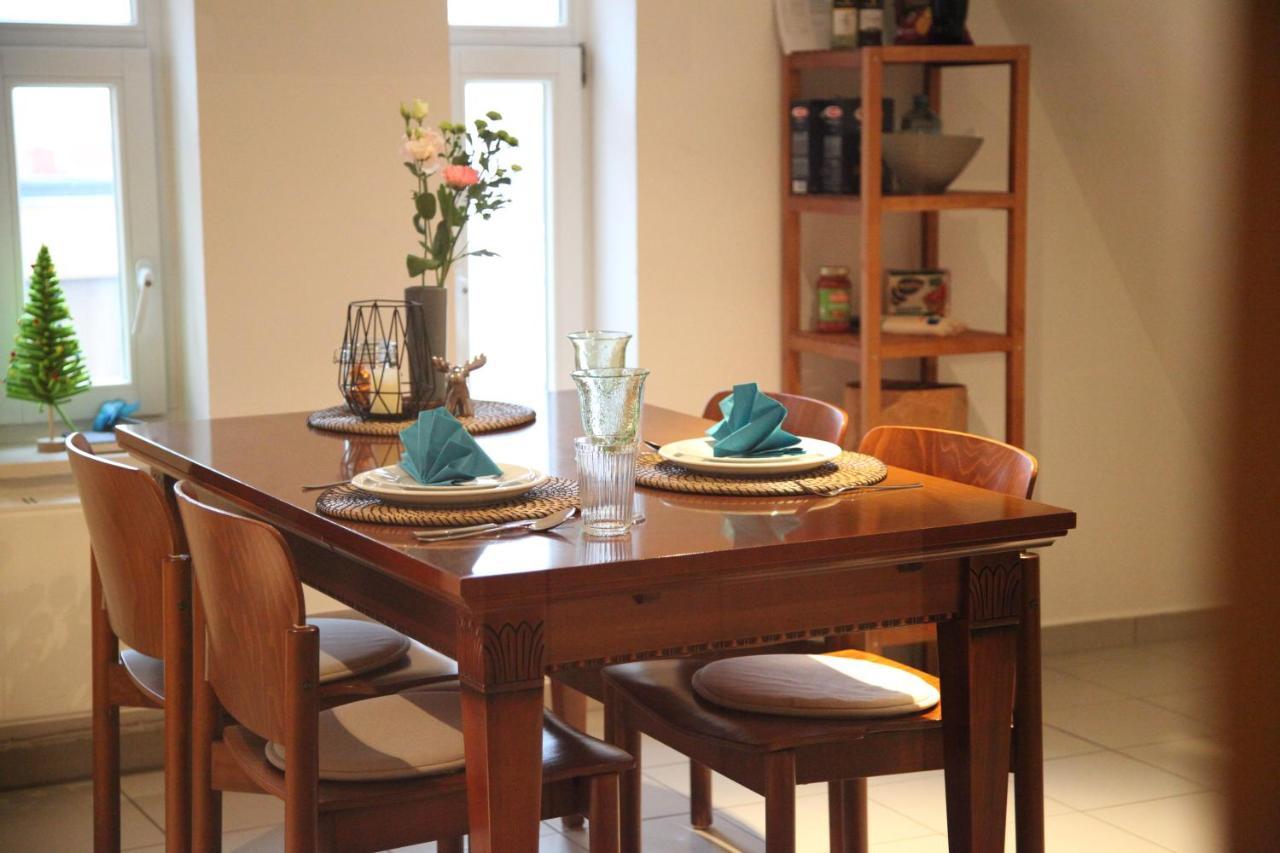 Wunderschoene Dachgeschoss - Maisonette Росток Экстерьер фото