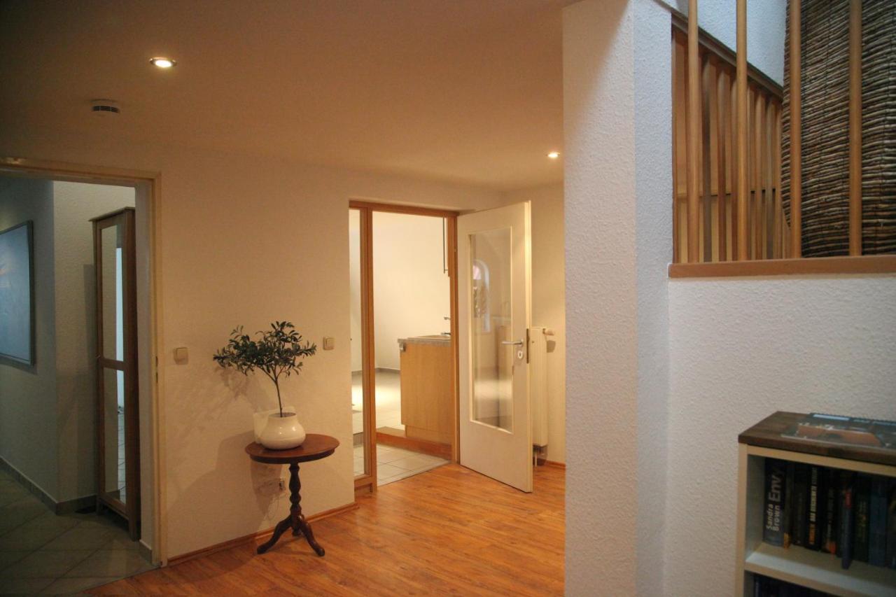 Wunderschoene Dachgeschoss - Maisonette Росток Экстерьер фото